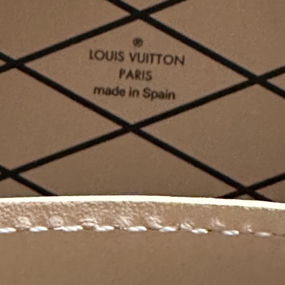 Louis Vuitton Boite chapeau small bag with strap - Picture 12 of 12